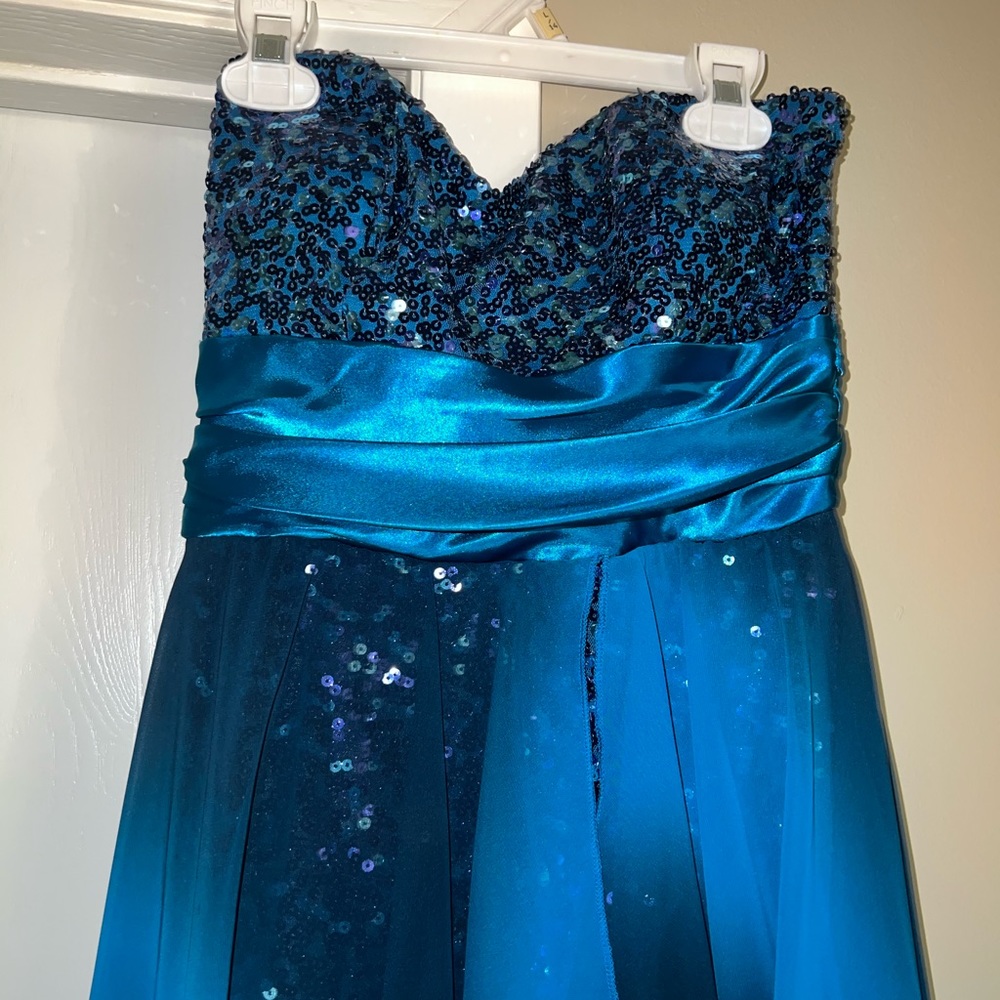 High-Low Style Dress - Picture 3 of 4